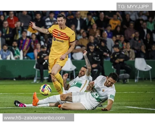 莱万状态火热欧冠赛场再创佳绩射手榜领跑势头强劲